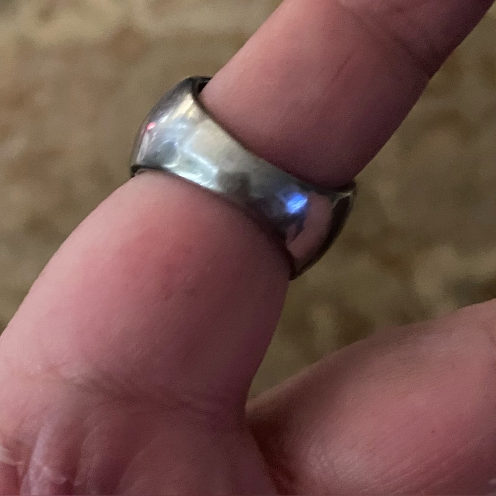 Vintage Monet or Avon silver-tone dome “ day to night" ring. SZ 8 - Picture 2 of 3